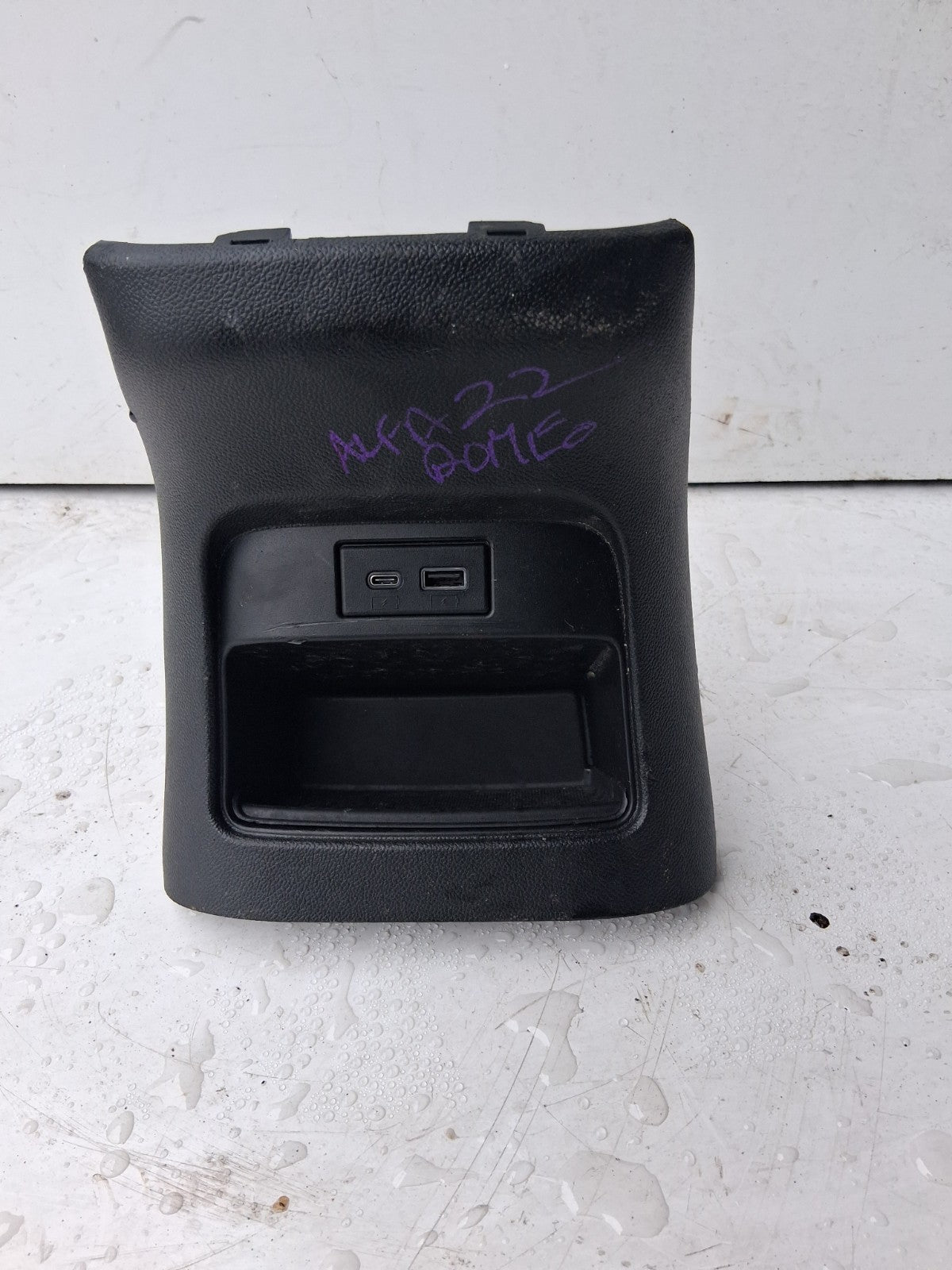 2022 ALFA ROMEO STELVIO USB CHARGING PORTS AND COVER 05220084600