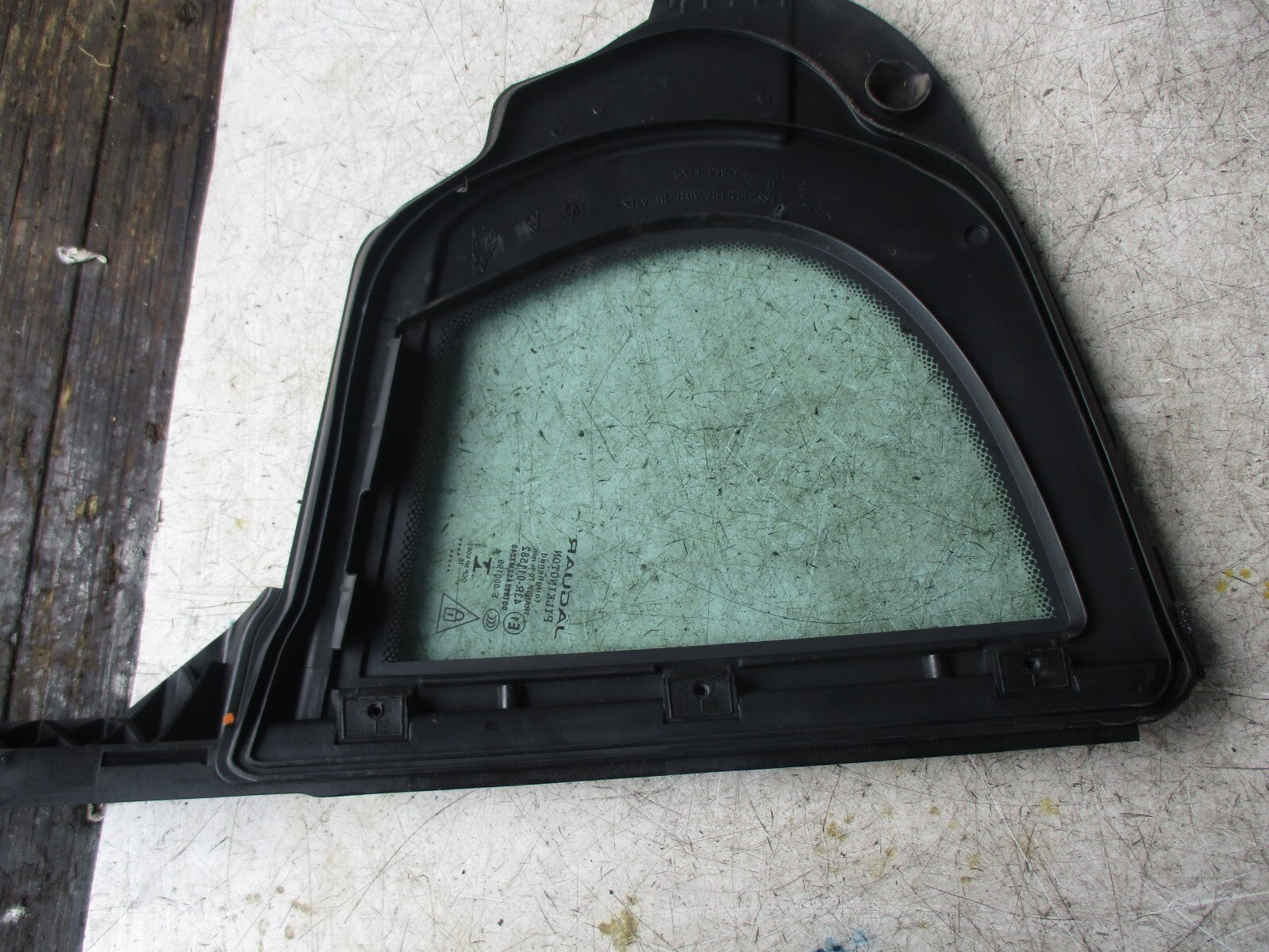 JAGUAR XE 2017 NSR PASSENGER SIDE REAR DOOR QUARTER WINDOW GLASS