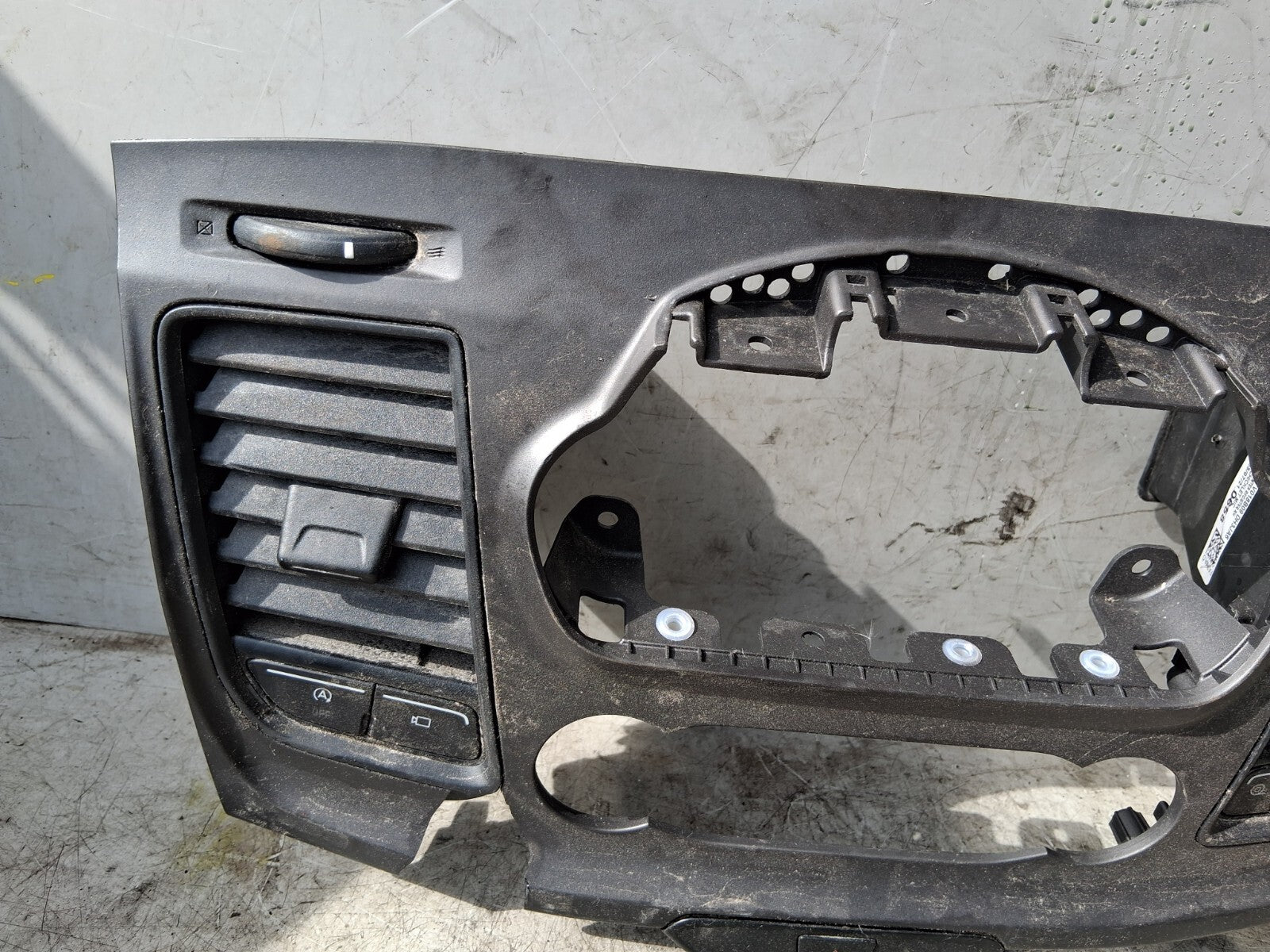 2021 FORD TRANSIT 350 MK8 CENTRE AIR VENTS WITH TRIM PANEL JK2118835BDW