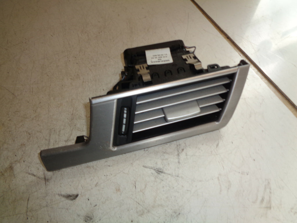MERCEDES BENZ E CLASS W212 FRONT DRIVER SIDE DASHBOARD AIR VENT 2128204004