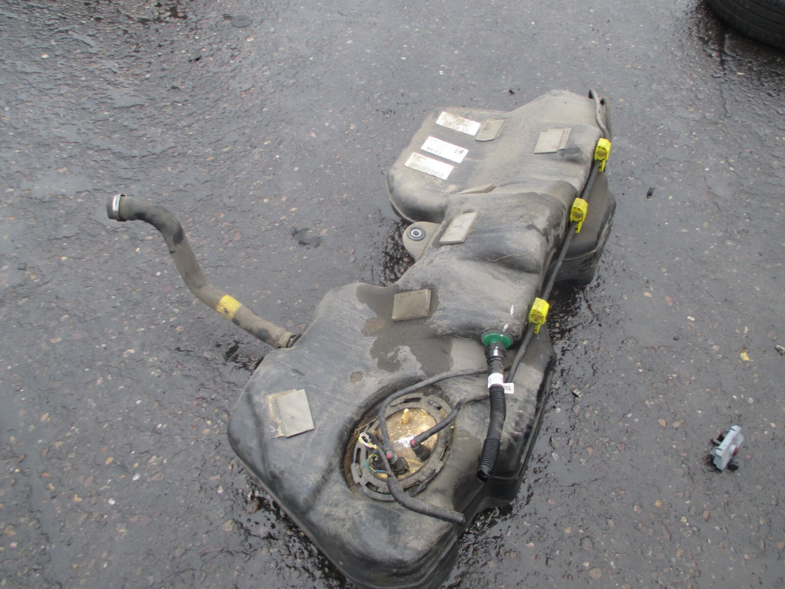 JAGUAR XE 2016 2.0 DIESEL FUEL TANK GX739K007DD