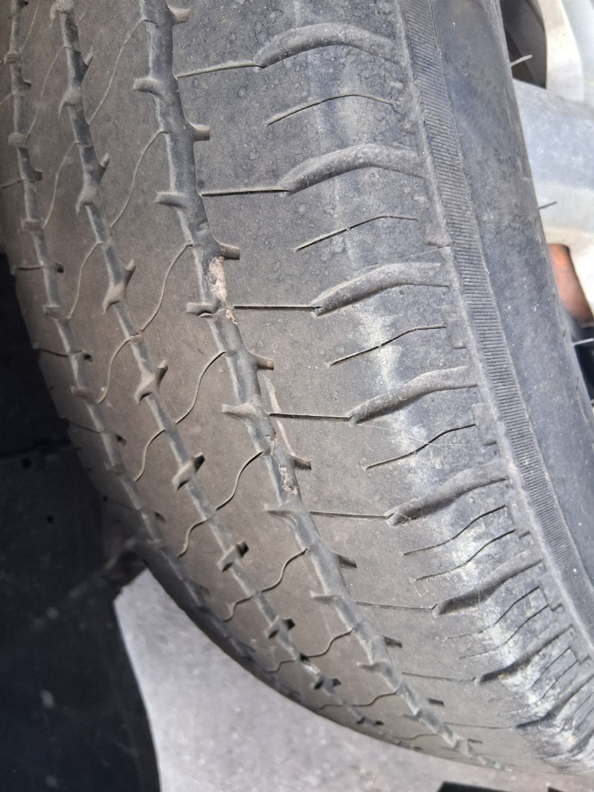 2020 SAIC LDV V80 16 INCH ALLOY WHEEL WITH TYRE 215/75R16