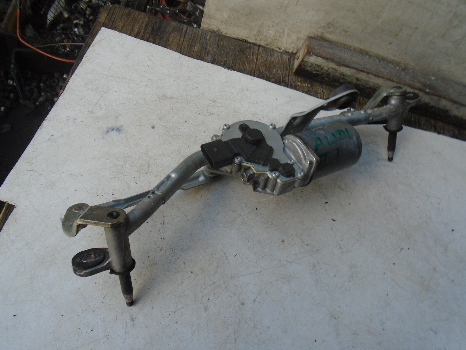 AUDI A1 8X 2014 FRONT WINDSCREEN WIPER MOTOR LINKAGES 8X2955119