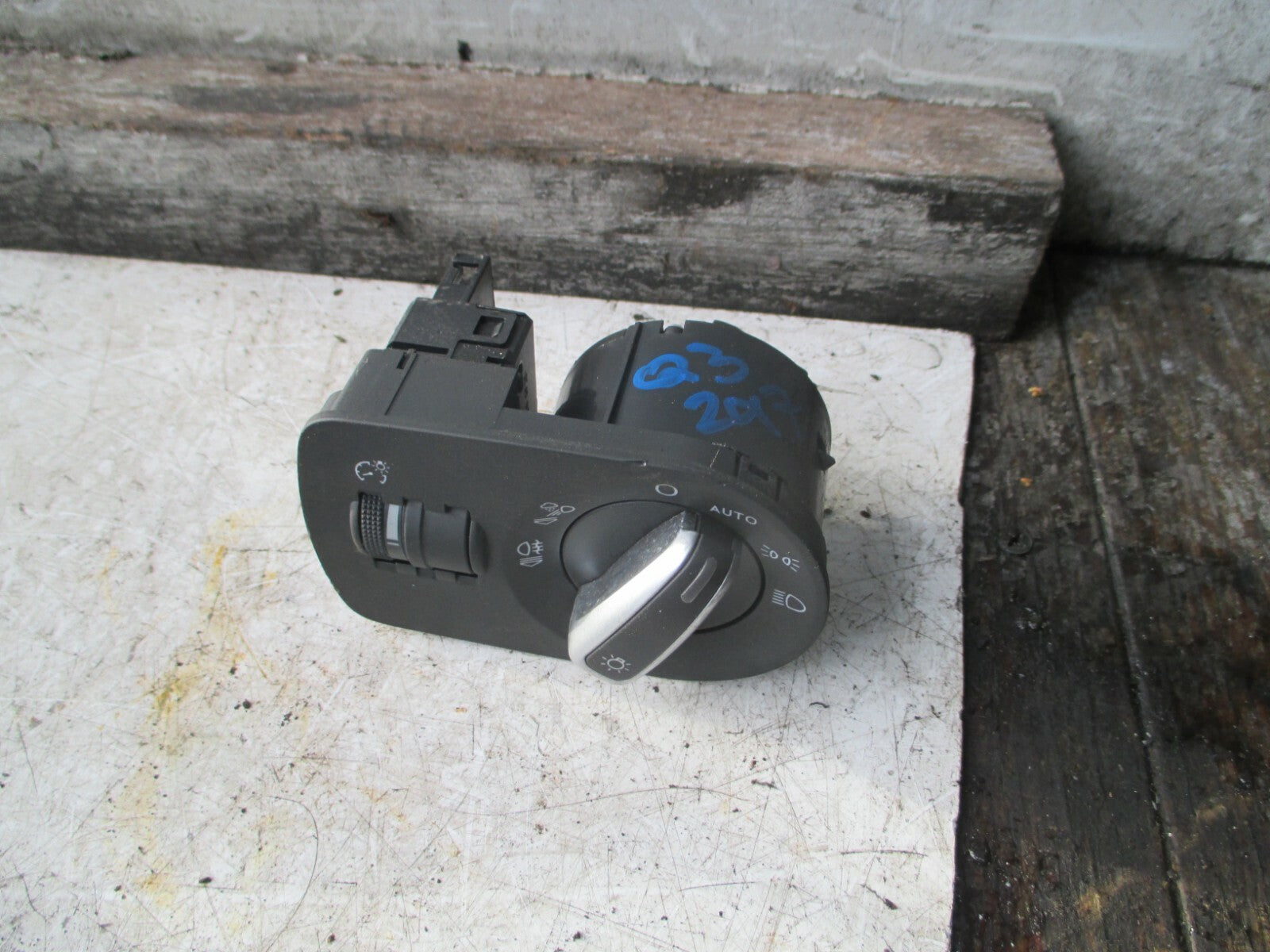 AUDI Q3 8U 2017 HEADLIGHT FOG LIGHT CONTROL SWITCH 8X2941531