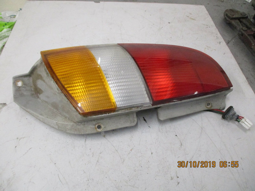 HYUNDAI AMICA 2000 OSR DRIVER SIDE REAR BRAKE TAIL LIGHT CLUSTER 92402051