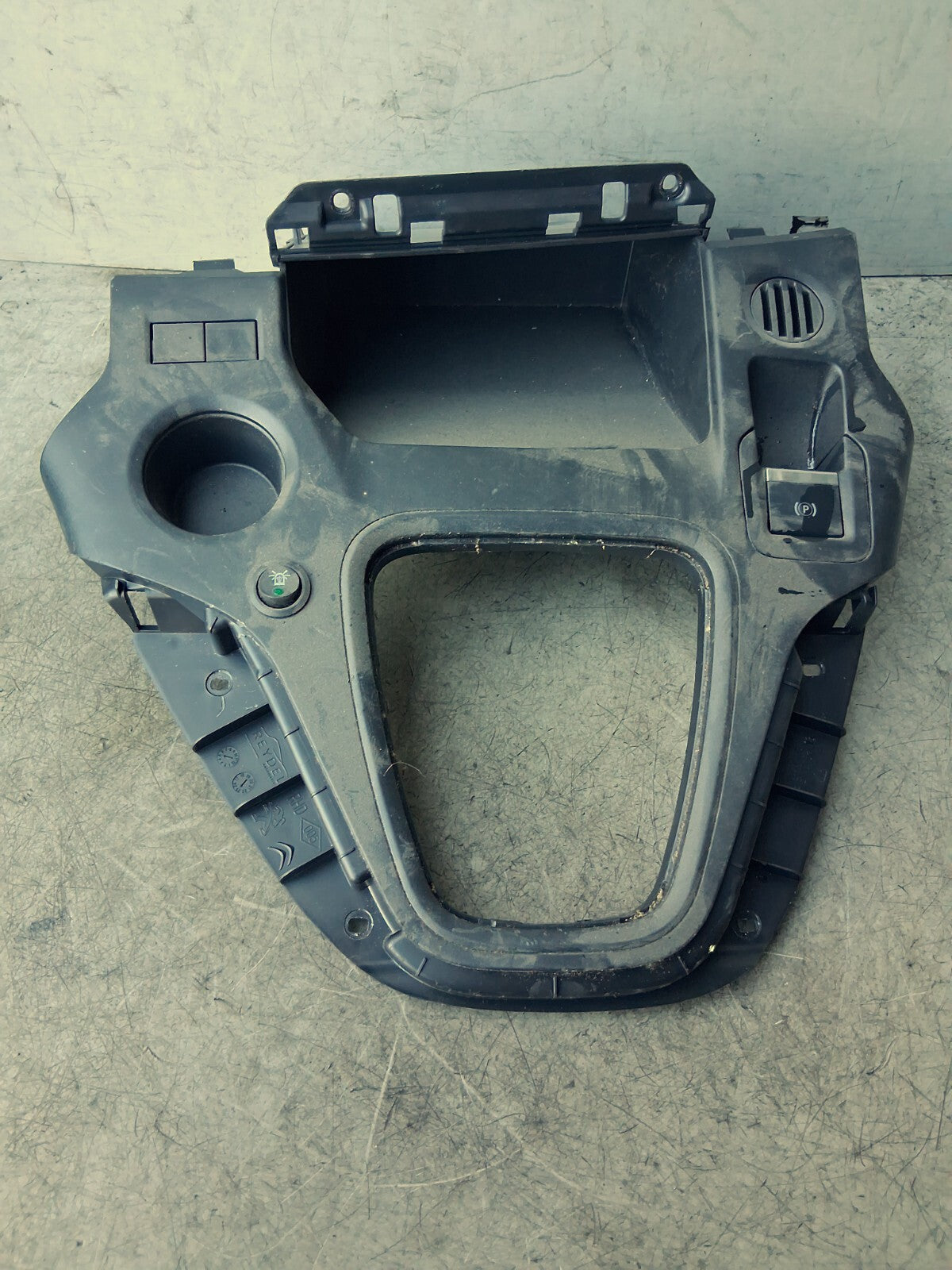 2023 CITROEN BERLINGO MK3 GEAR STICK PARKING BUTTON SURROUND TRIM 9841761077