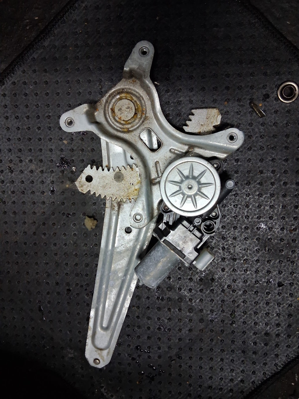 2022 SUZUKI VITARA MK4 NSR PASSENGER SIDE REAR WINDOW MOTOR REGULATOR 2621005670