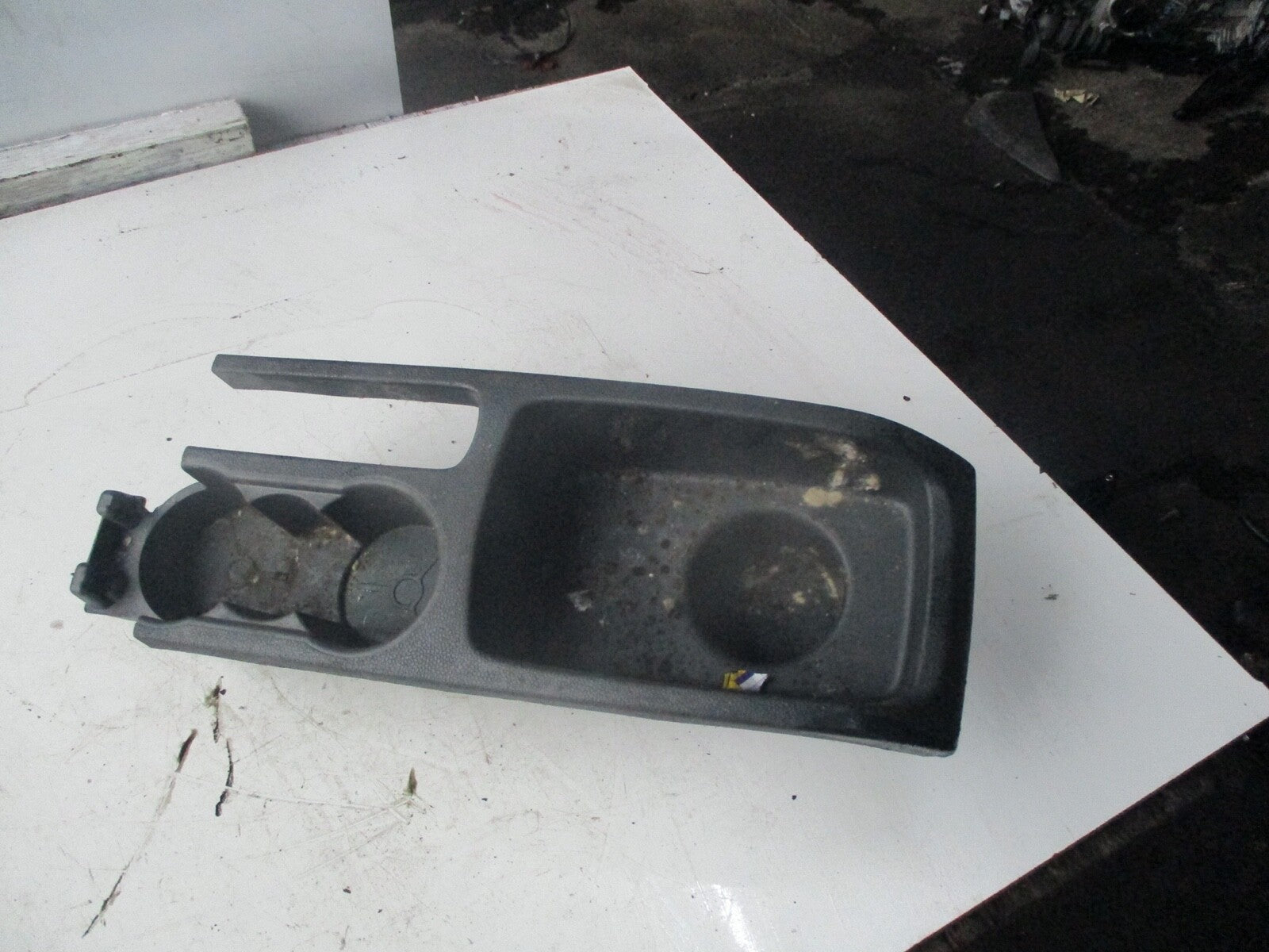 FORD FIESTA MK7 GEARSTICK CENTRE CONSOLE CUP HOLDER TRIM 0526 1011931 01