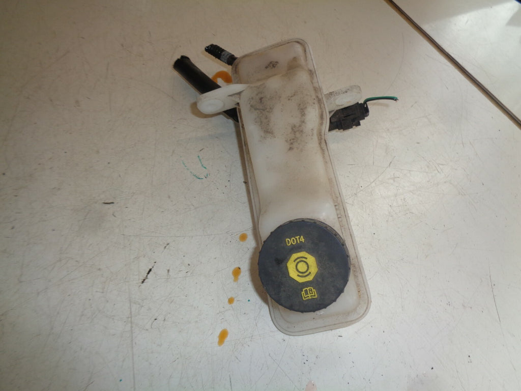 VAUXHALL VIVA 2016 1.0 PETROL BRAKE FLUID MASTER CYLINDER RESERVOIR
