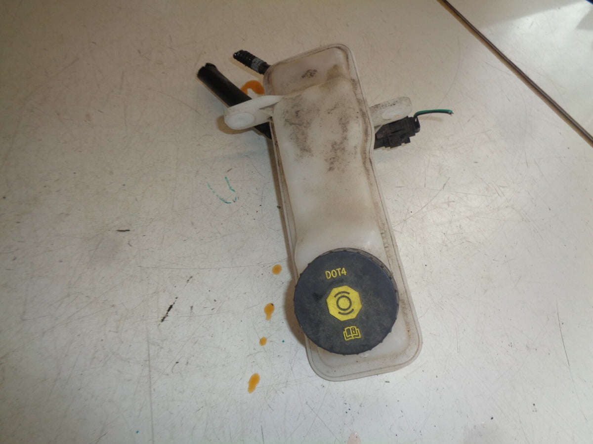 VAUXHALL VIVA 2016 1.0 PETROL BRAKE FLUID MASTER CYLINDER RESERVOIR