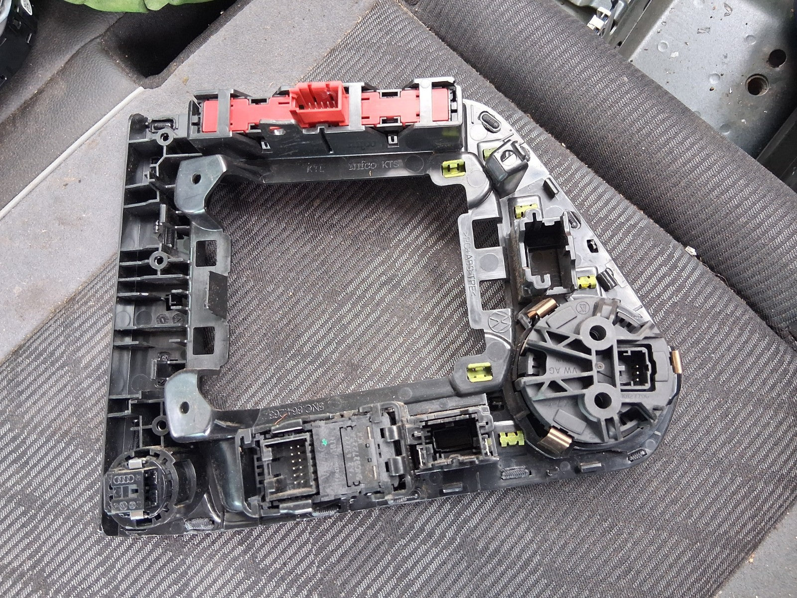 2023 VOLKSWAGEN TIGUAN MK2 CENTRE CONSOLE GEAR STICK SURROUND TRIM PANEL