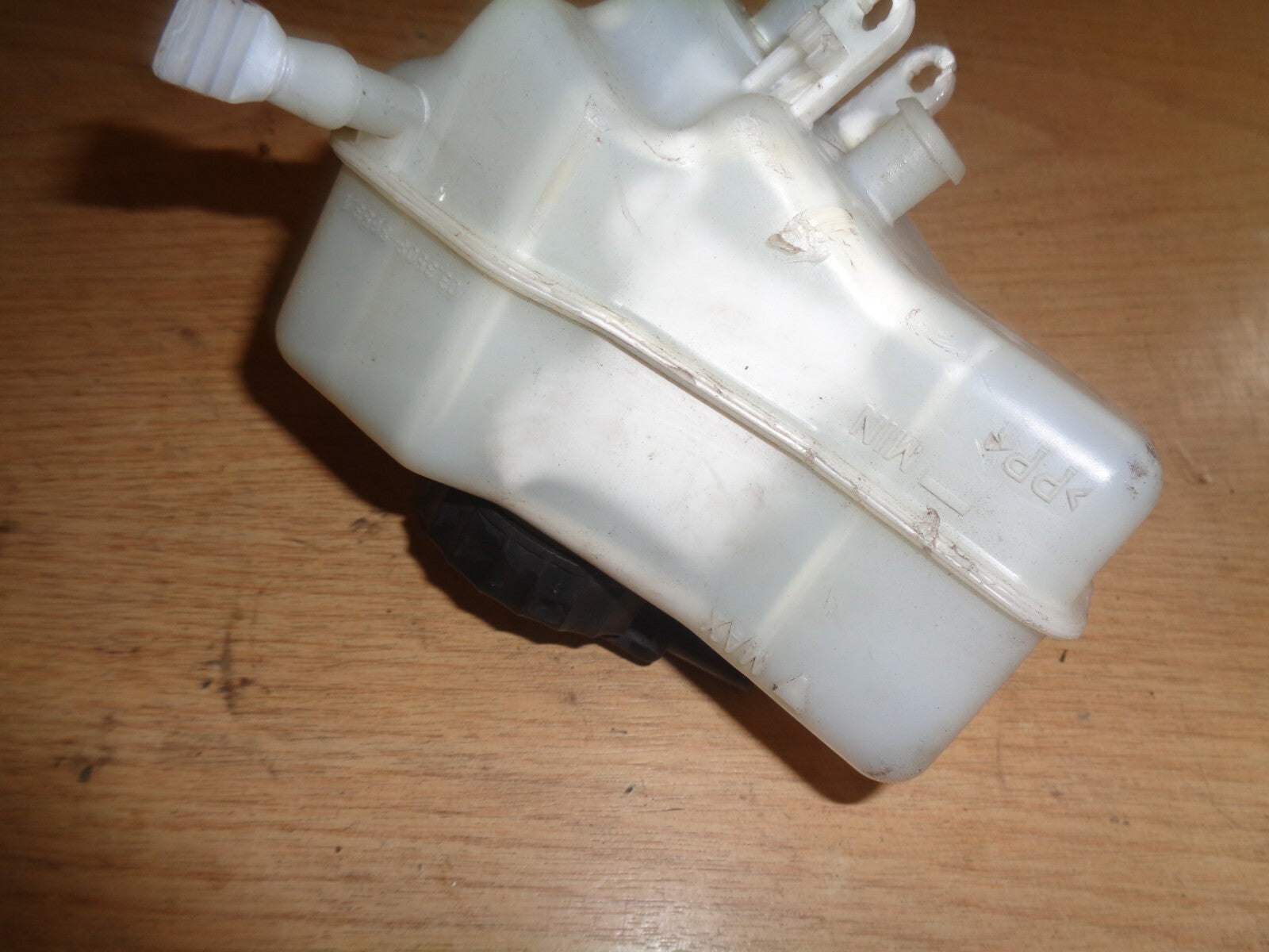 BMW 1 SERIES E87 BRAKE MASTER CYLINDER FLUID RESERVOIR TANK