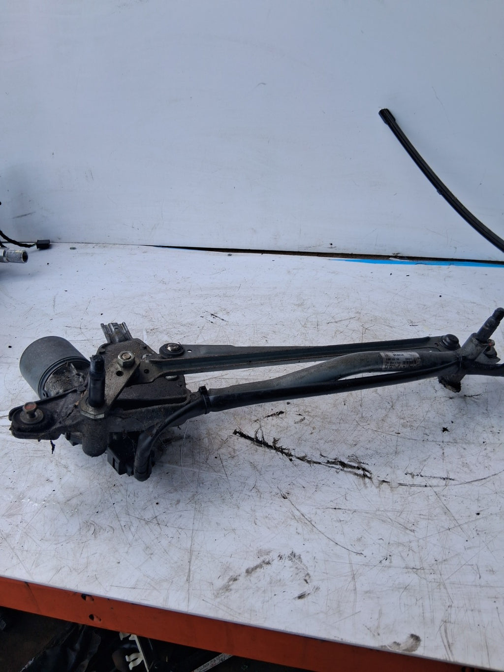 2009 PEUGEOT 107 FRONT WINDSCREEN WIPER MOTOR MECHANISM 3397020745