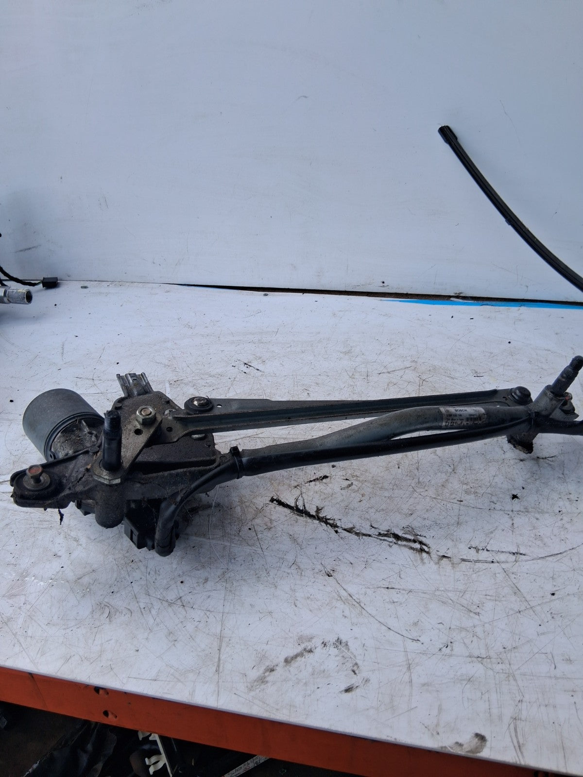 2009 PEUGEOT 107 FRONT WINDSCREEN WIPER MOTOR MECHANISM 3397020745