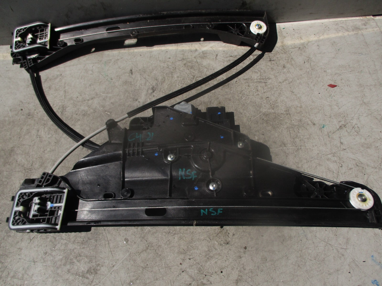 2021 CITROEN C4 MK3 NSF PASSENGER FRONT WINDOW MOTOR & REGULATOR 9832841680