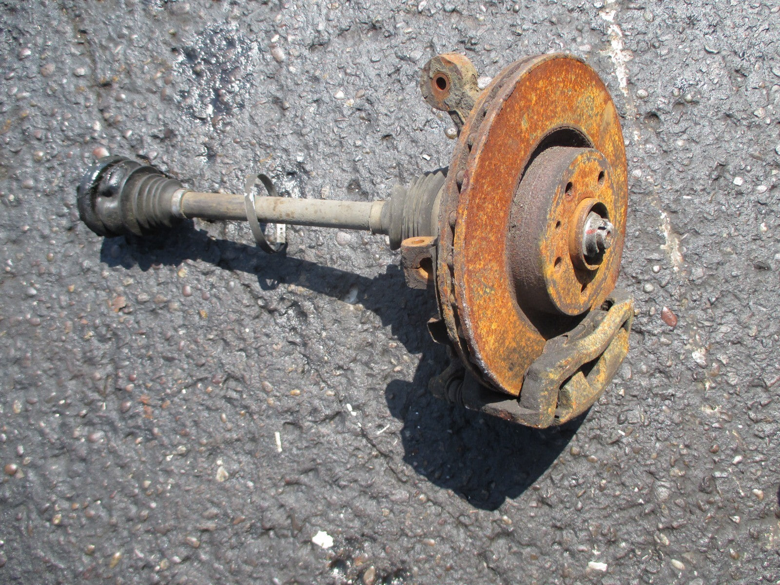 HYUNDAI I30 MK1 1.6 2010 NSF PASSENGER SIDE FRONT WHEEL HUB WITH DRIVESHAFT