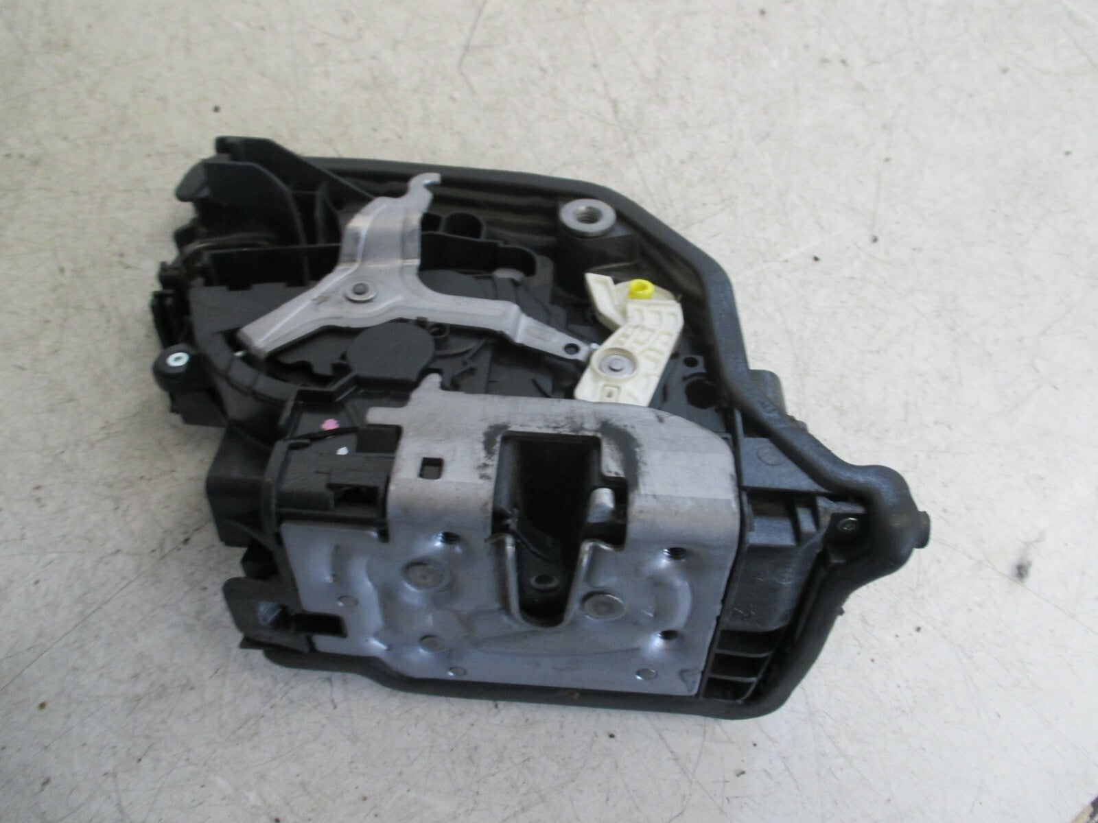 MINI CLUBMAN 2016 MK2 F54 OSF FRONT DRIVER SIDE DOOR LOCK MECHANISM 7281936