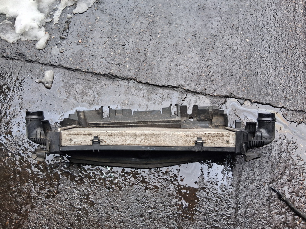 2009 MERCEDES BENZ C CLASS W204 INTER COOLER A2045000200