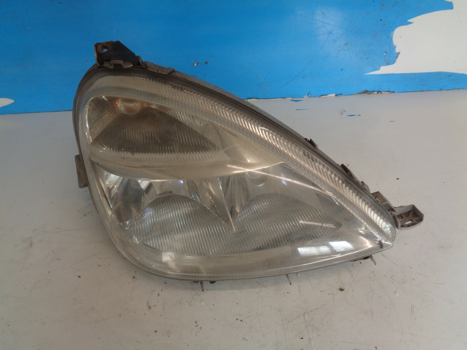 MERCEDES BENZ A CLASS A170 W168 OS DRIVER SIDE HEADLIGHT DAMAGED 1688202061