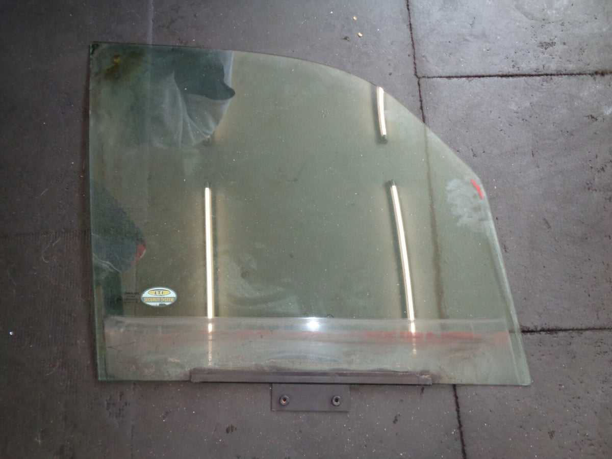 LTI LONDON TAXI 00-06 O/S DRIVER SIDE WINDOW GLASS E943R 000470