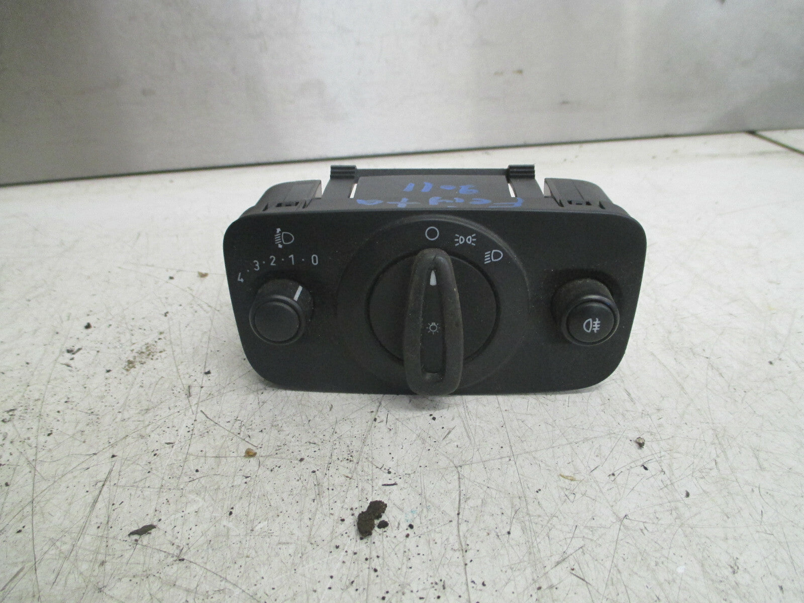 FORD FIESTA MK7 2011 HEADLIGHT ADJUSTABLE CONTROL SWITCH 8A6T13AB24AB
