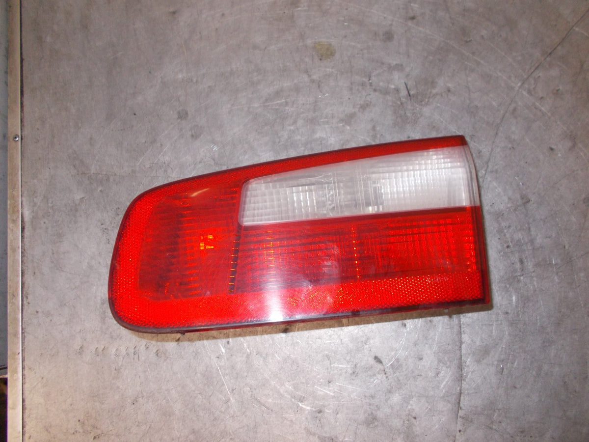 RENAULT LAGUNA 2005 MK2 OSR DRIVER SIDE INNER REAR TAIL LIGHT 23460202