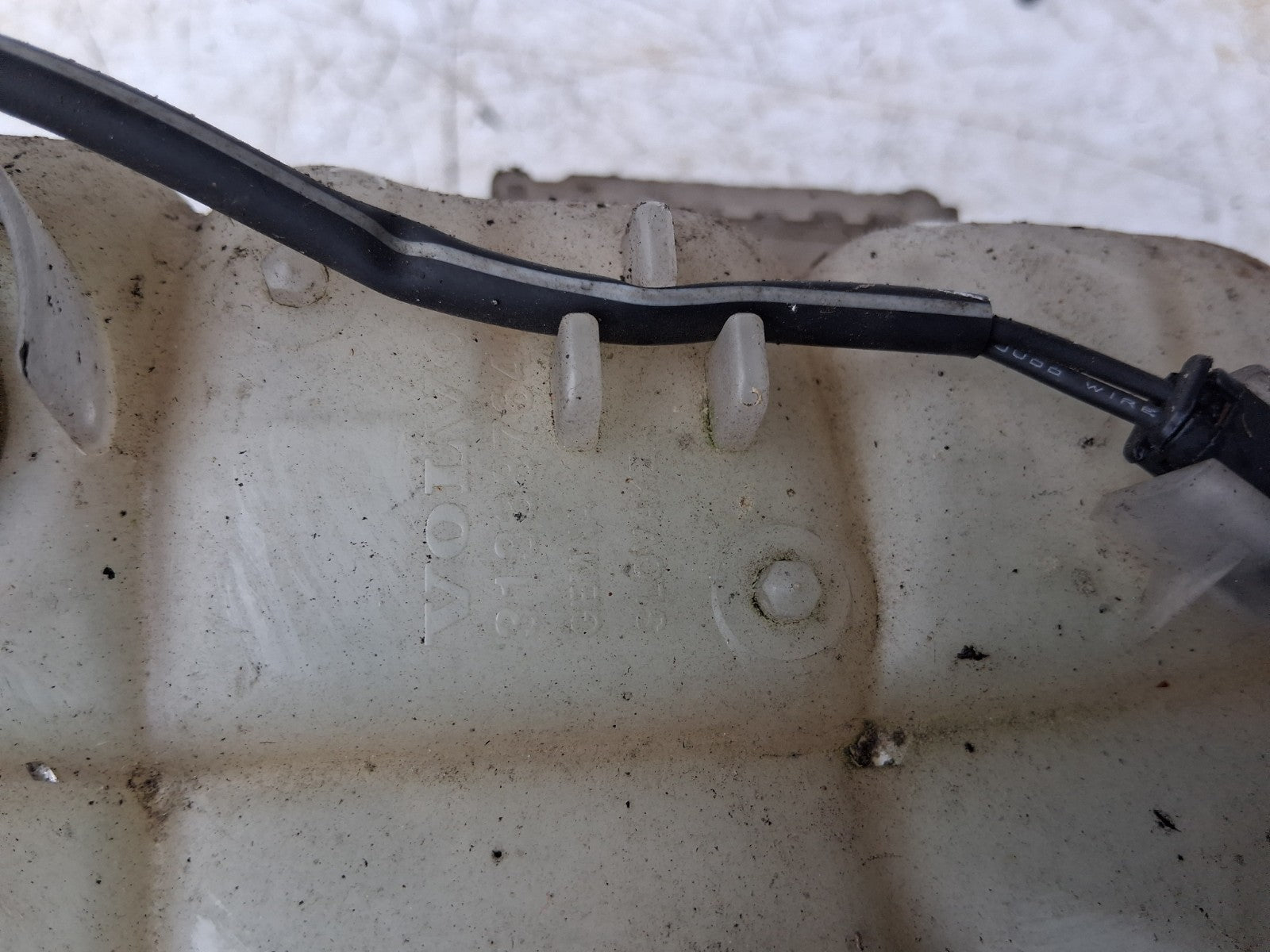 2015 VOLVO V40 D2 COOLANT OVERFLOW EXPANSION TANK RESERVOIR 31338764