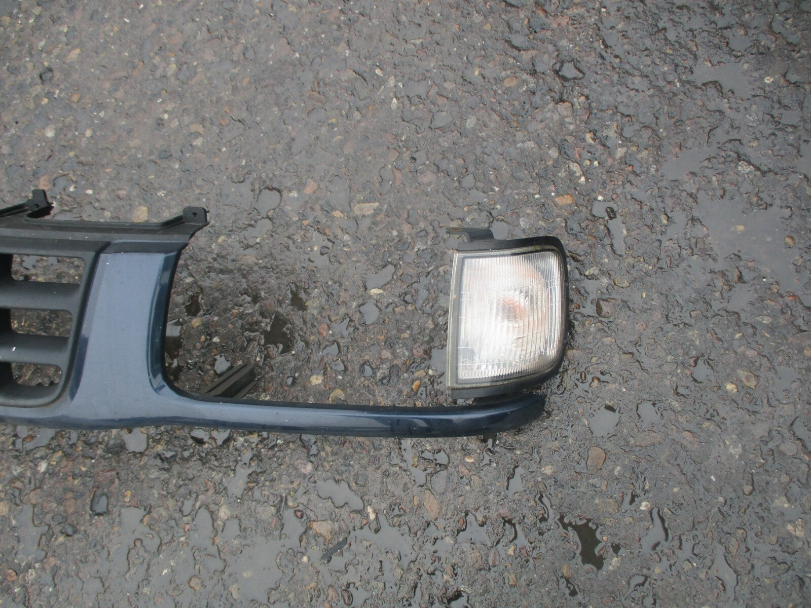 VAUXHALL FRONTERA 2000 FRONT BUMPER GRILL & INDICATOR LIGHTS 89714451200