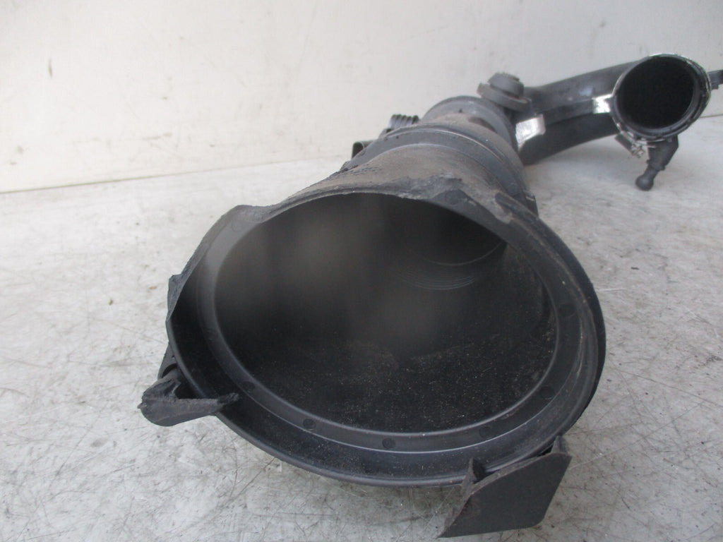 2017 MERCEDES-Benz  CLA 1.6 PETROL AIR INTAKE PIPE HOSE A2700901029