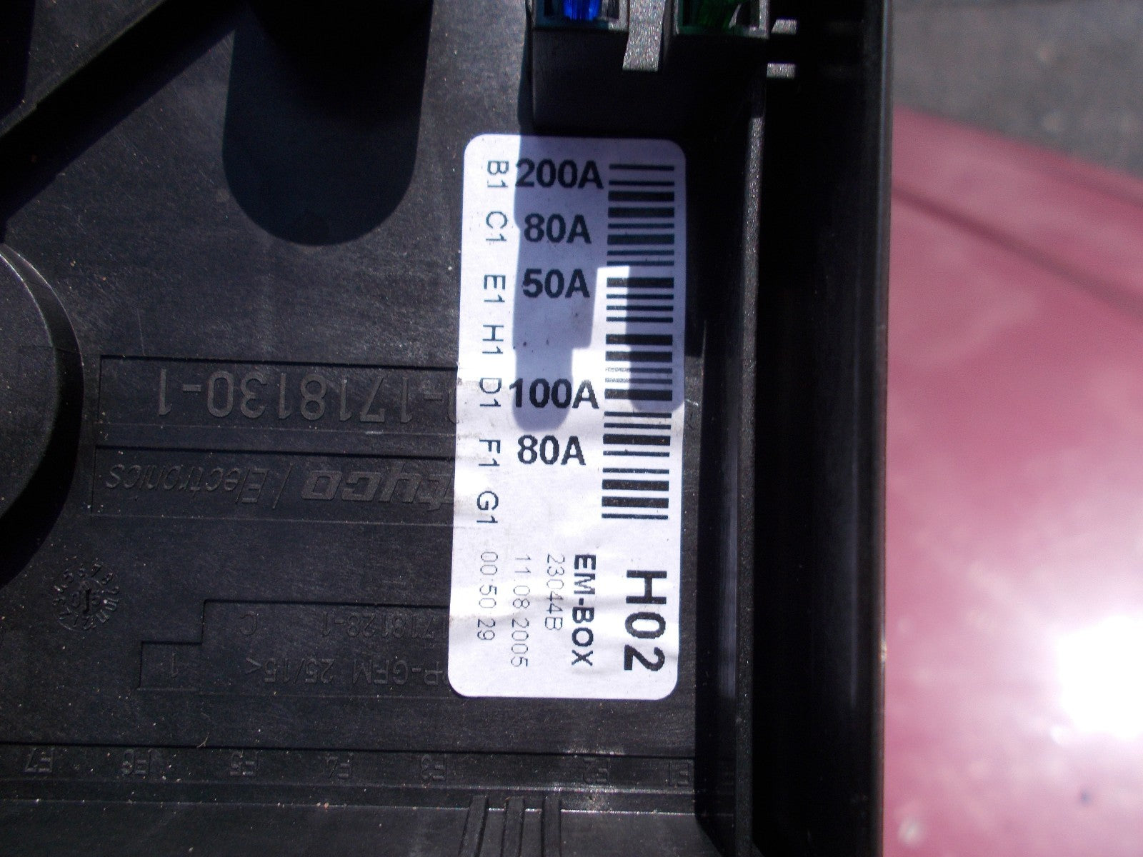VOLKSWAGEN GOLF MK5 FUSE BOX 1718130