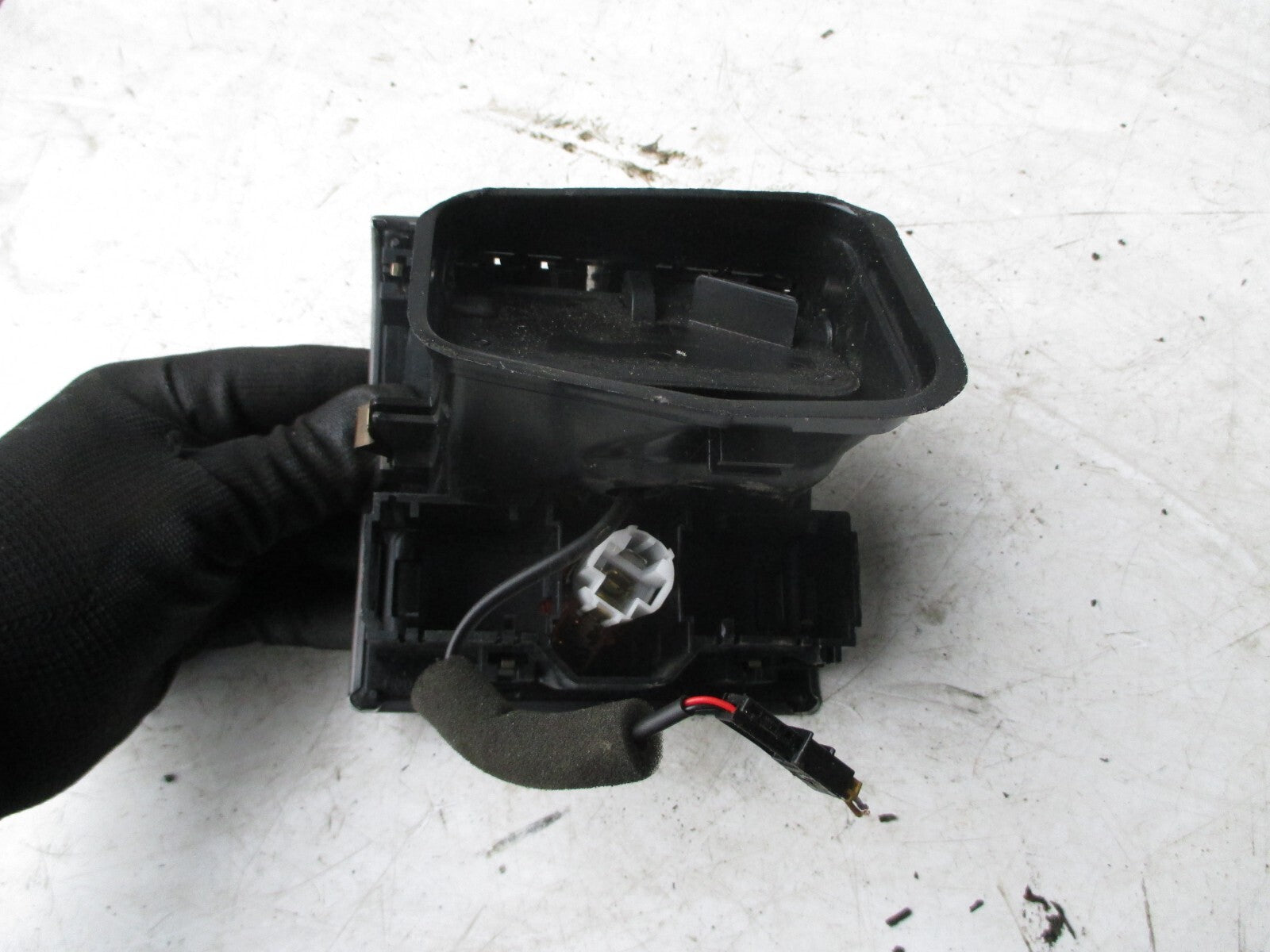 AUDI A6 2003 CENTRE CONSOLE AIR BLOWER TWIN DOUBLE VENT ASSEMBLY UNIT 4B0815743