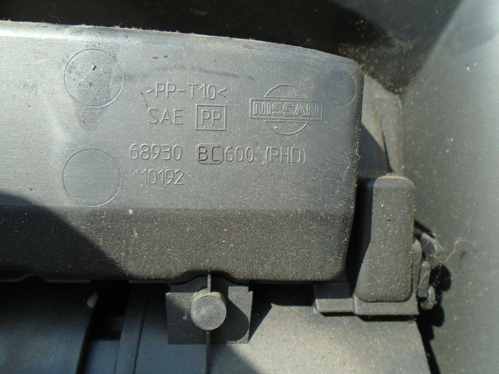 NISSAN MICRA K12 FRONT LOWER CENTRE CONSOLE CUP HOLDER 68930BC600