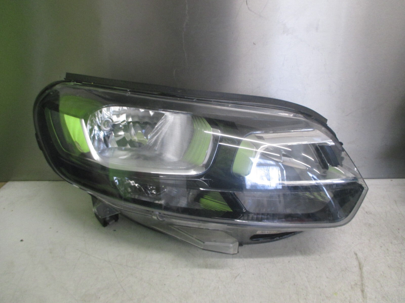 VAUXHALL VIVARO 2021 OSF DRIVER SIDE FRONT HEADLIGHT HEADLAMP 9808567880 DAMAGED