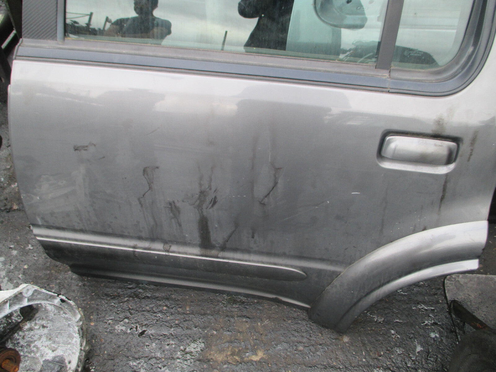 FORD EXPLORER 2000 NSR PASSENGER SIDE REAR COMPLETE DOOR PLATINUM METALLIC