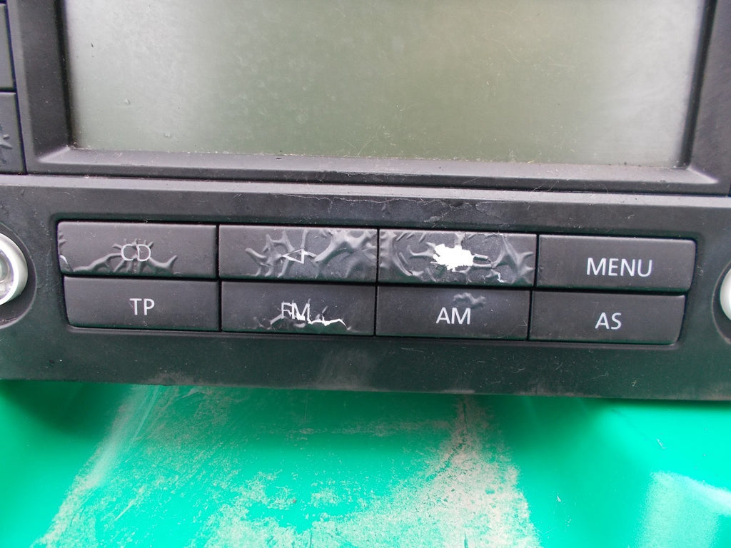 VOLKSWAGEN PASSAT RADIO/ CD PLAYER 1K0035186