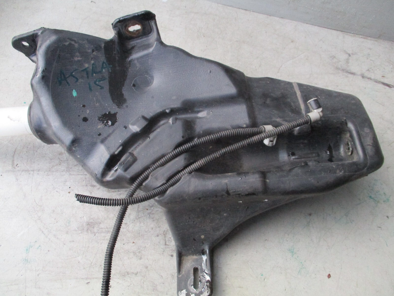 2010 VAUXHALL ASTRA J MK6 WINDSCREEN WASHER BOTTLE 13260579