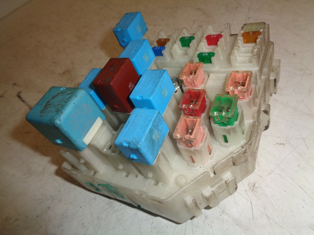 TOYOTA RAV 4 2005 MK2 2.0 PETROL ENGINE FUSE BOX