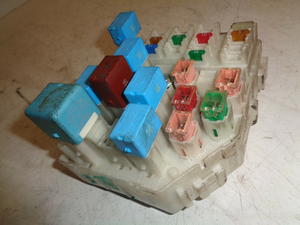TOYOTA RAV 4 2005 MK2 2.0 PETROL ENGINE FUSE BOX