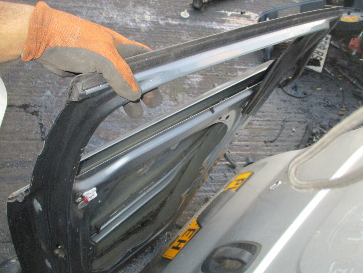 2015 VOLVO V40 HATCHBACK OSR DRIEVR SIDE REAR BARE DOOR GREY