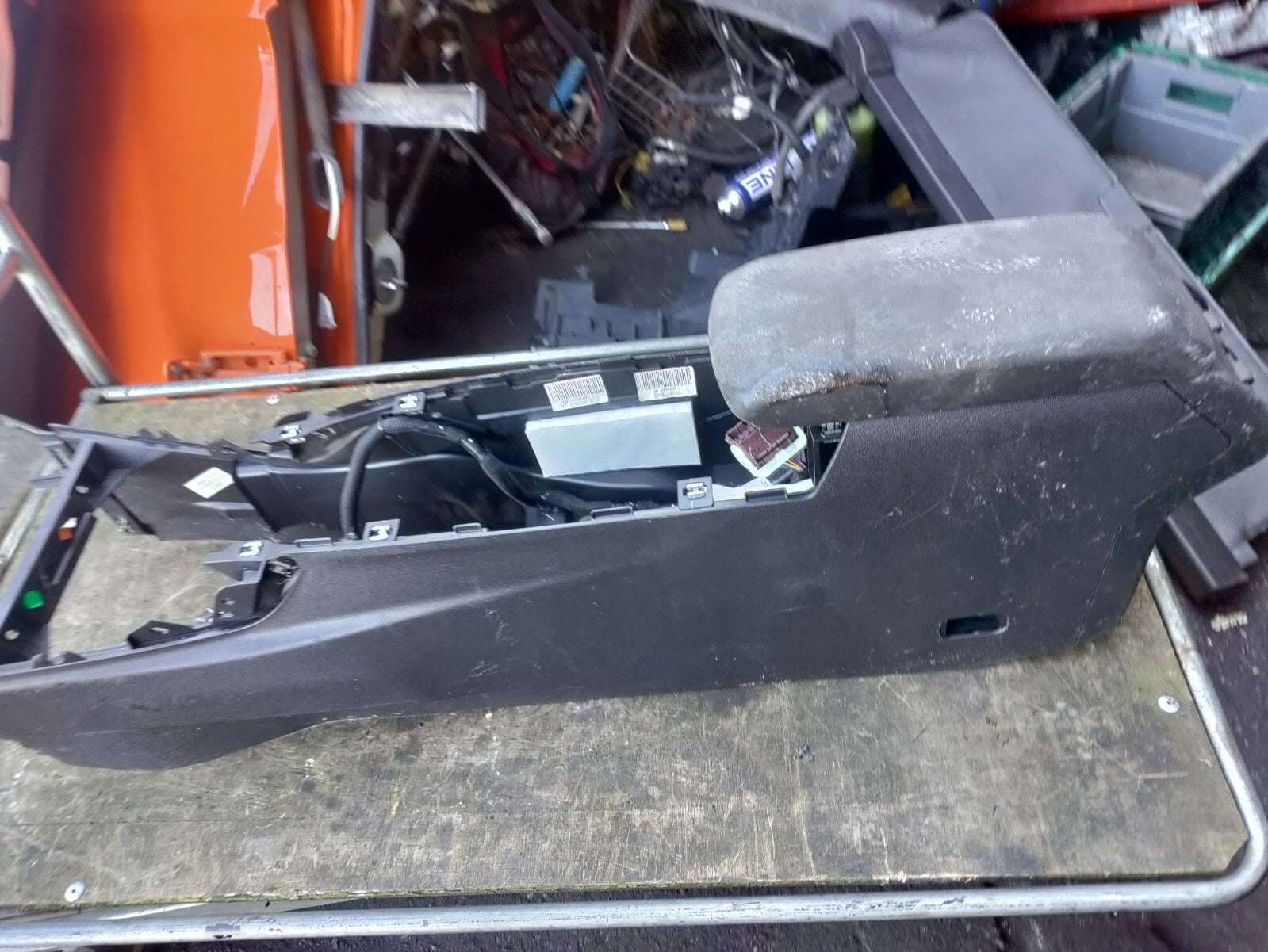 2019 CITROEN C4 CENTRE CONSOLE WITH LEATHER ARMREST VENTS