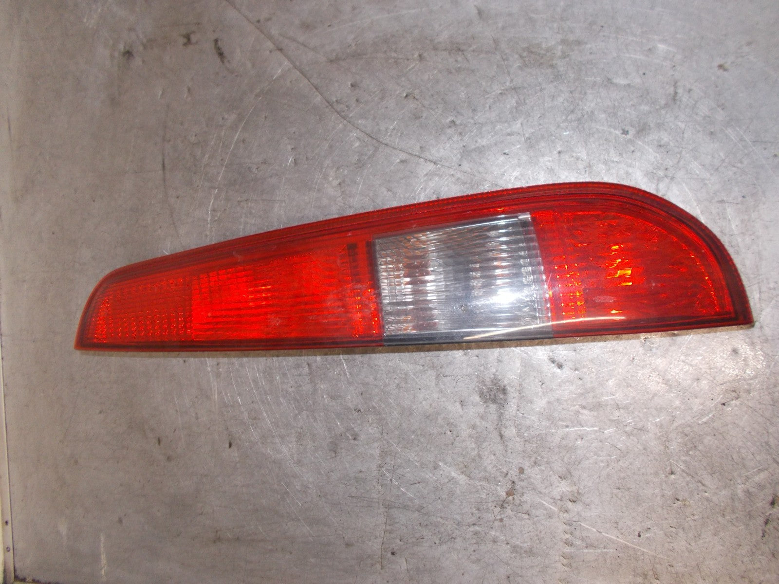 FORD FOCUS 2006 MK2 OSR DRIVER SIDE REAR TAIL LIGHT 4M5113N004C