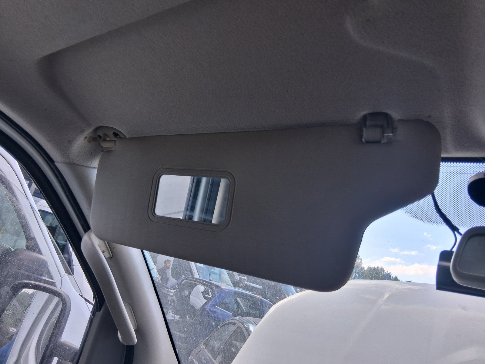 2020 SAIC LDV V80 NSF PASSENGER SIDE FRONT LEFT SUN VISOR SHADE