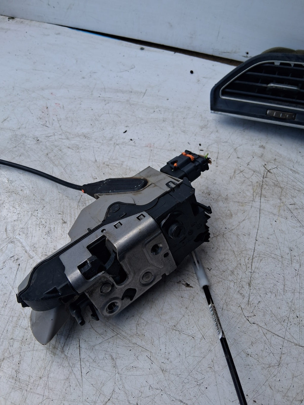 2017 PEUGEOT 208 FRONT DOOR LOCK MECHANISM AND HANDLE 9812500980