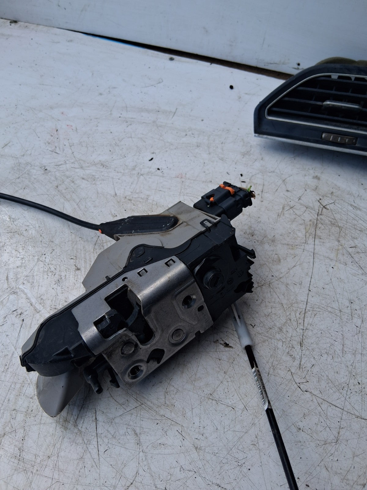 2017 PEUGEOT 208 FRONT DOOR LOCK MECHANISM AND HANDLE 9812500980