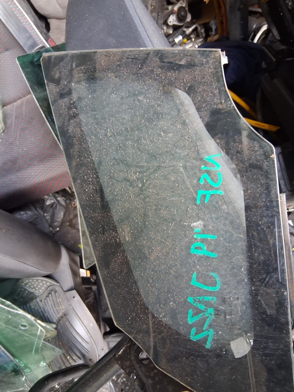 2019 HONDA JAZZ MK4 NSF PASSENGER SIDE FRONT LEFT QUARTER GLASS