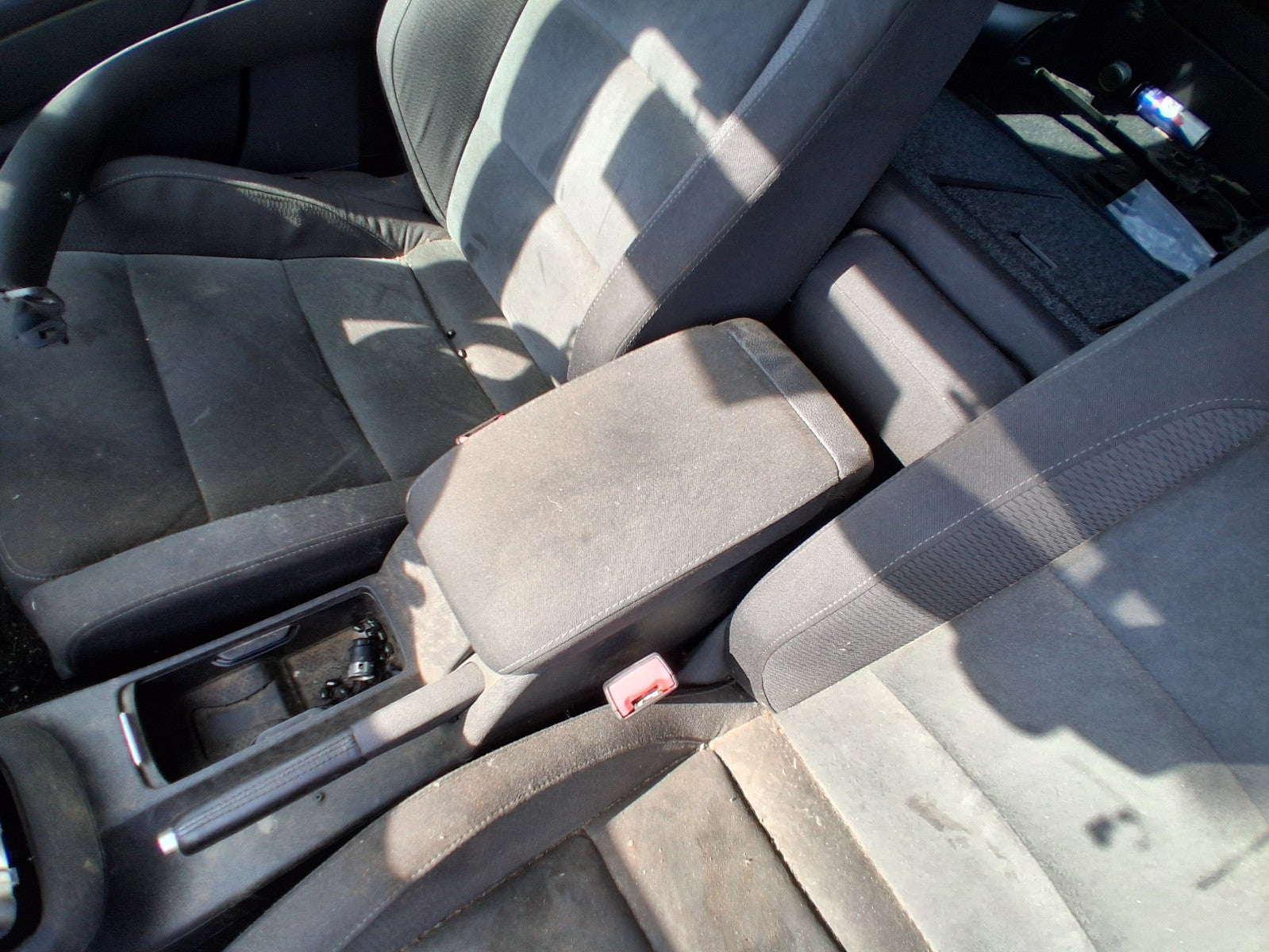 2012 VW VOLKSWAGEN GOLF MK6 CENTRE CONSOLE ARMREST FABRIC