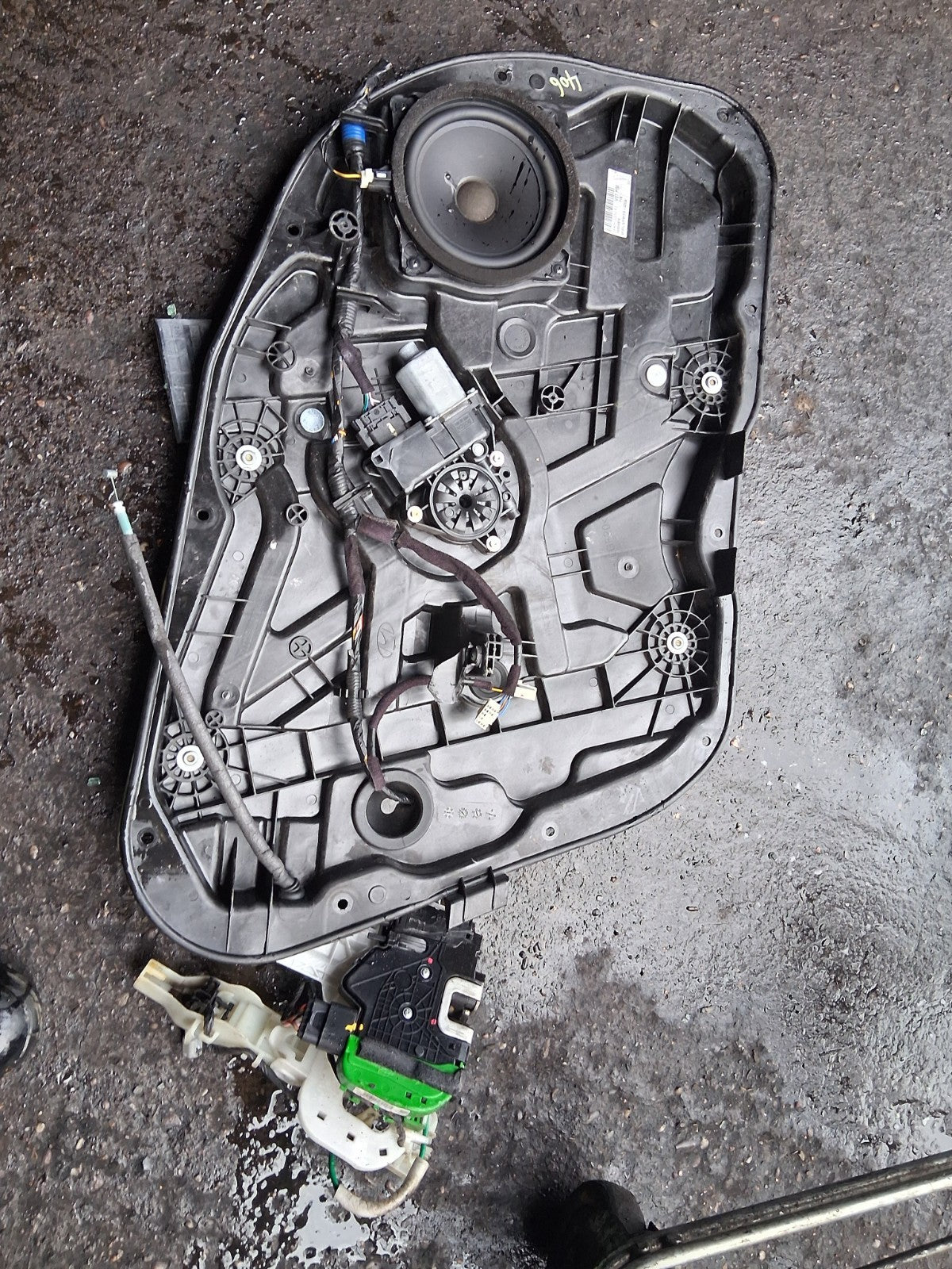 2013 HYUNDAI I40 NSF PASSENGER SIDE FRONT LEFT WINDOW MOTOR REGULATOR