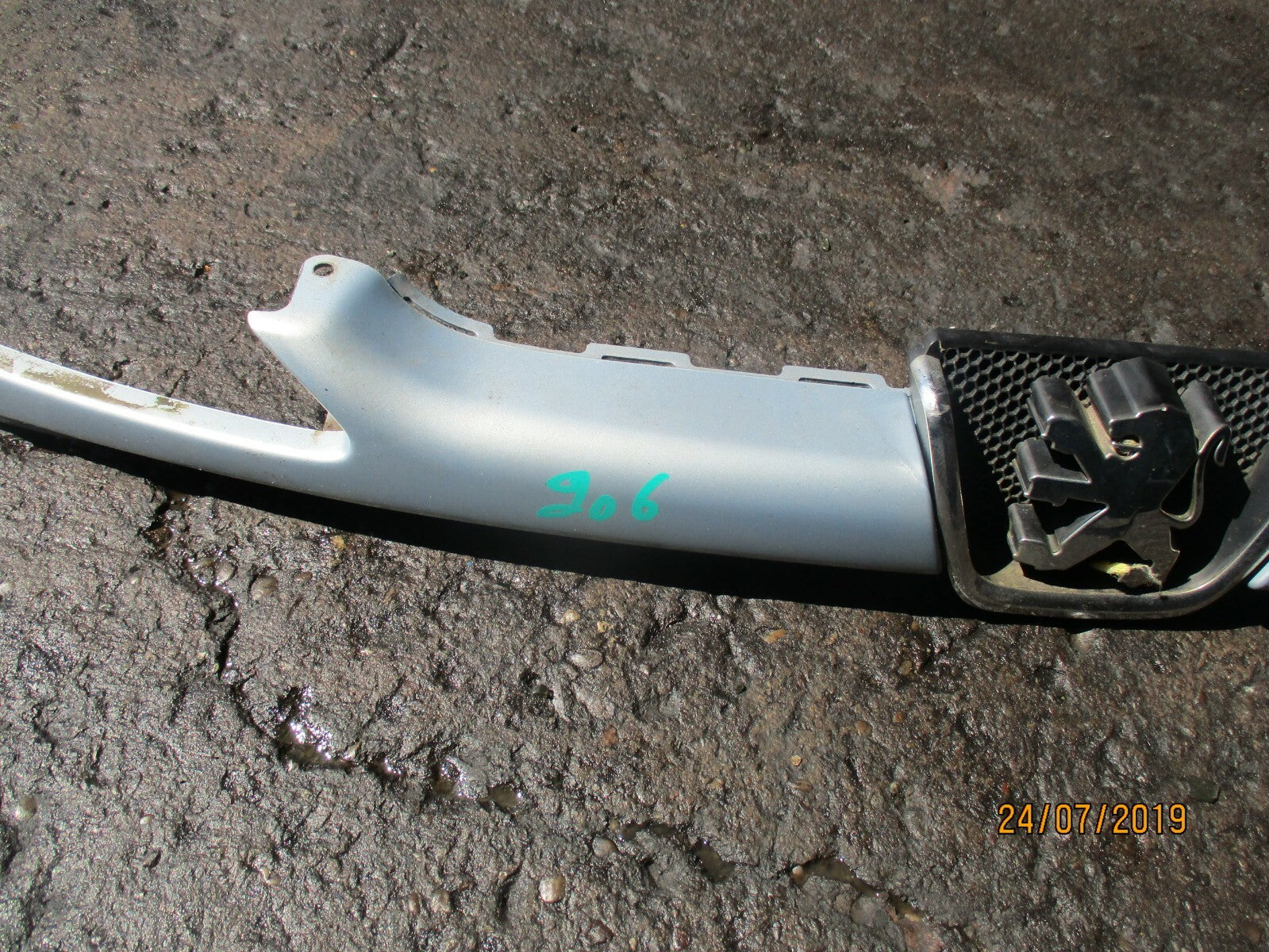 PEUGEOT 206 FRONT BUMPER GRILL & EMBLEM BADGE LIGHT BLUE 9628691277