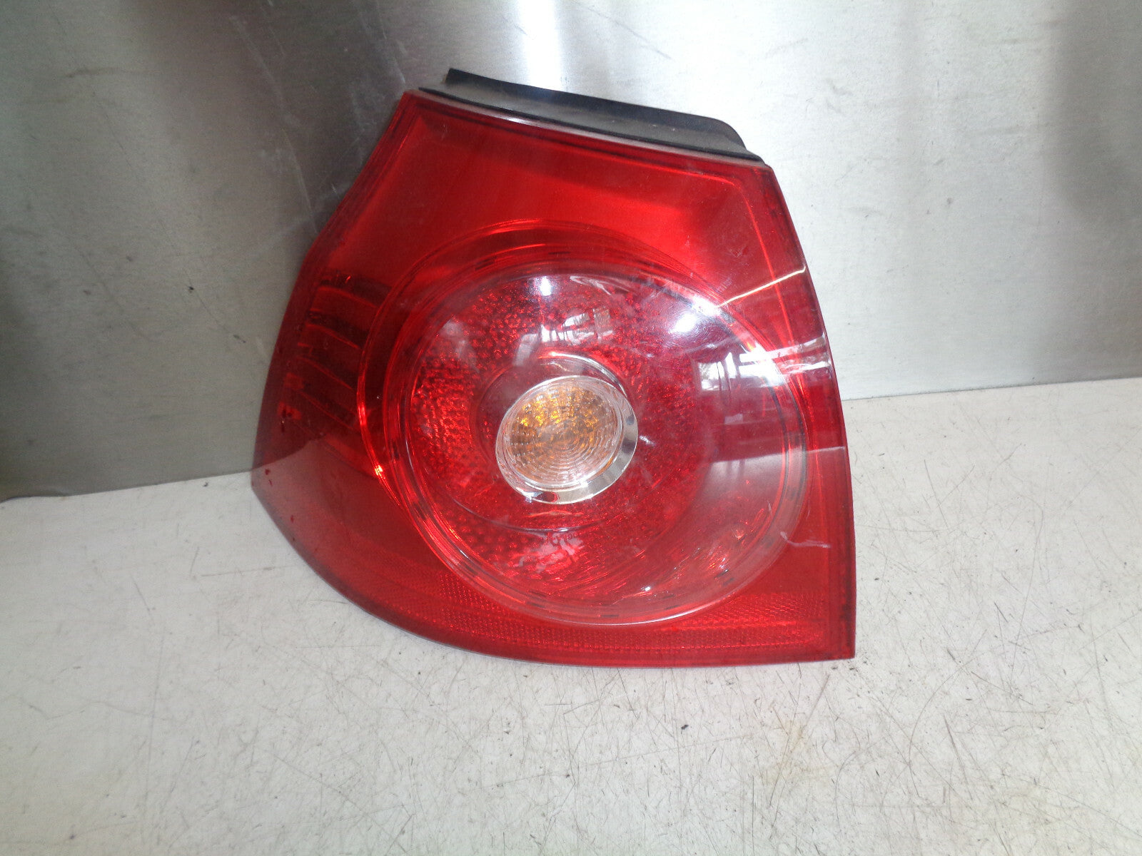 VW VOLKSWAGEN GOLF MK5 NSR PASSENGER SIDE REAR TAIL LIGHT TAIL LAMP