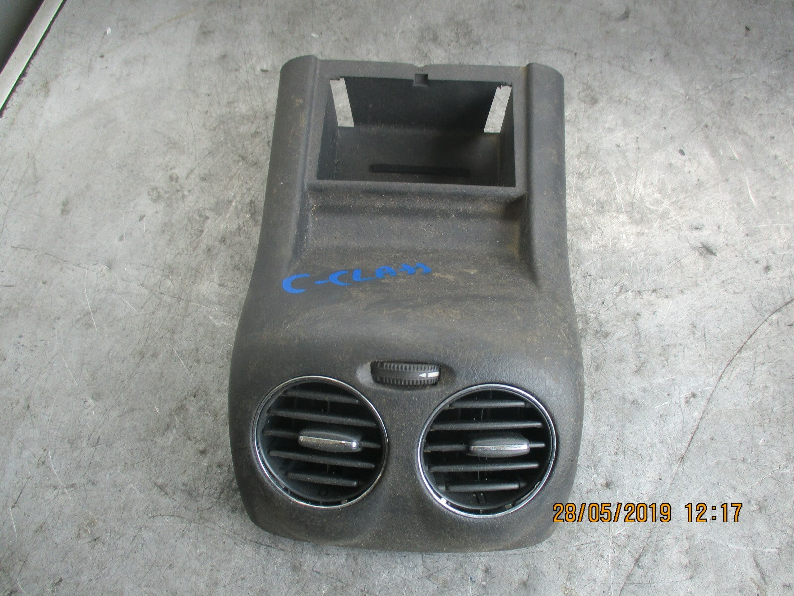 MERCEDES BENZ CLK C209 REAR CENTRE CONSOLE AIR VENT TRIM A2096806239
